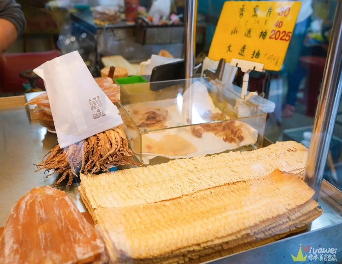 古早味「炭烤乾魷魚」吃過沒？新竹30年老攤現點現烤，祕醬口味愈嚼愈唰嘴
