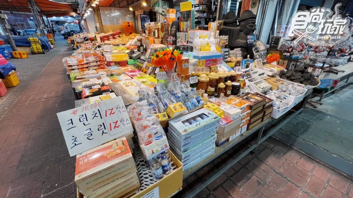 海鮮控必收！「東門夜市」超狂整隻龍蝦僅465元，再推blackpink欽點辣炒年糕