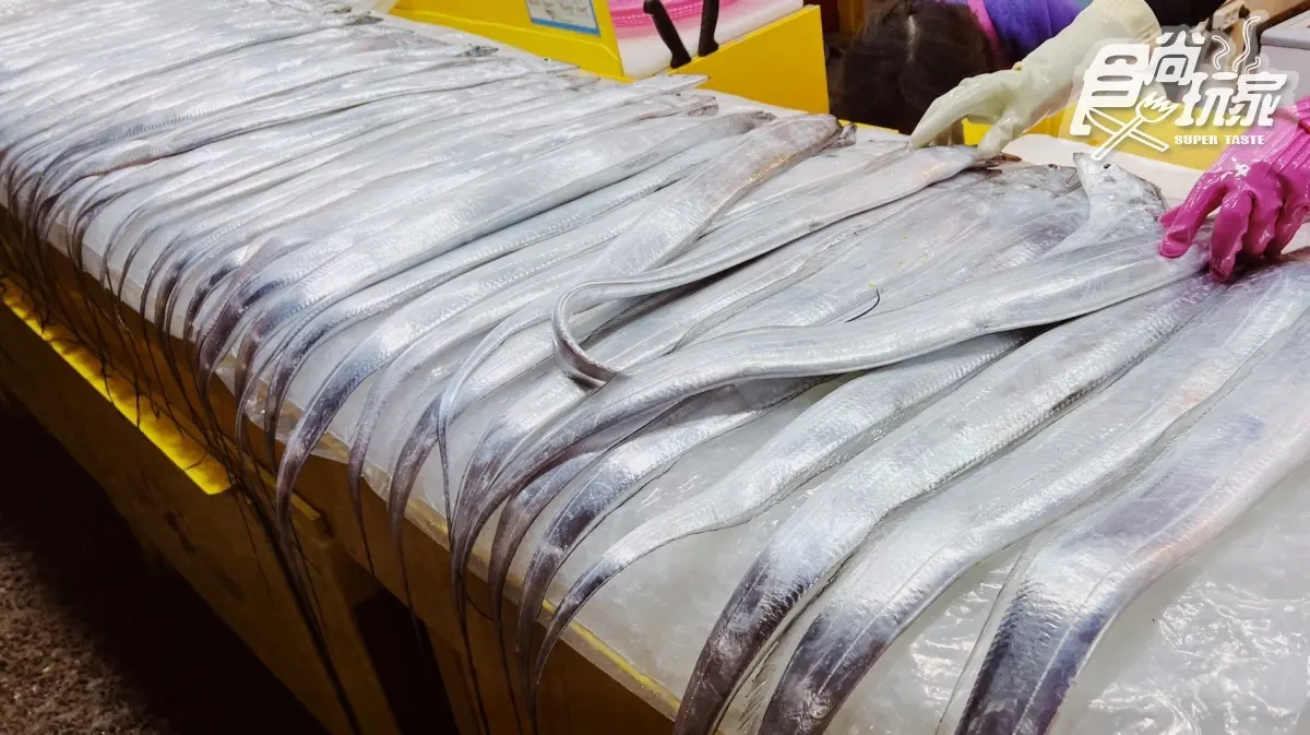 海鮮控必收！「東門夜市」超狂整隻龍蝦僅465元，再推blackpink欽點辣炒年糕