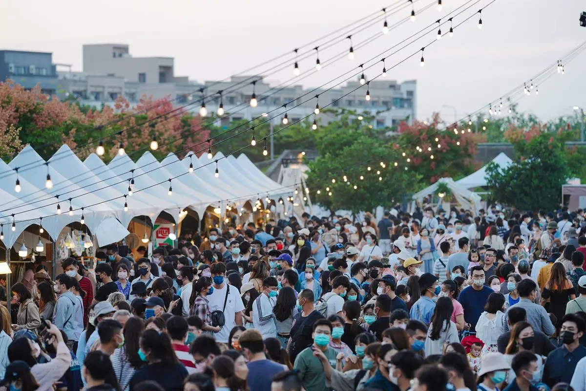 限時2天快衝!耶誕節免費逛「高雄快閃市集」,80間人氣餐飲+主流樂團嗨唱 限時2天快衝!耶誕節免費逛「高雄快閃市集」,80間人氣餐飲+主流樂團嗨唱