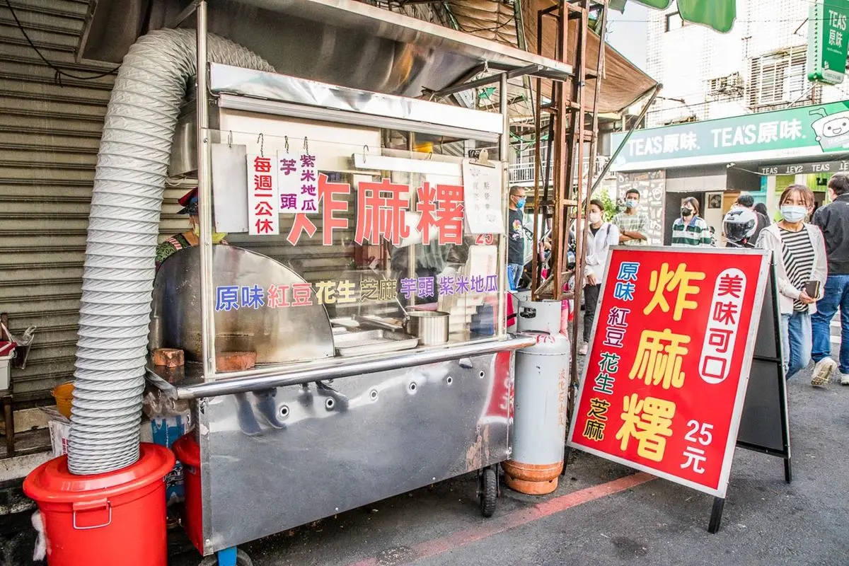 最快１小時完售！阿婆現炸「古早味麻糬」一開攤就排爆，必點秒殺花生糖口味