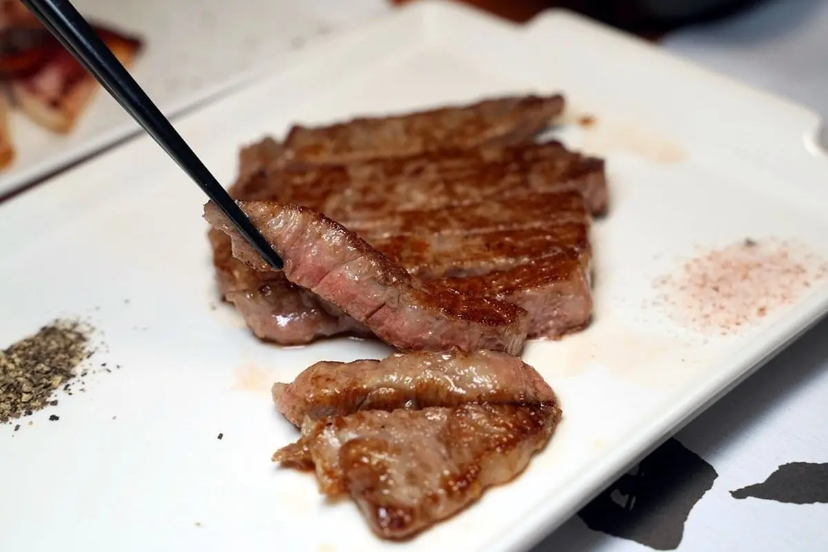 蔬菜任夾吃到飽！台北「高CP值鐵板燒」免500元爽嗑和牛，再享白飯、湯無限續