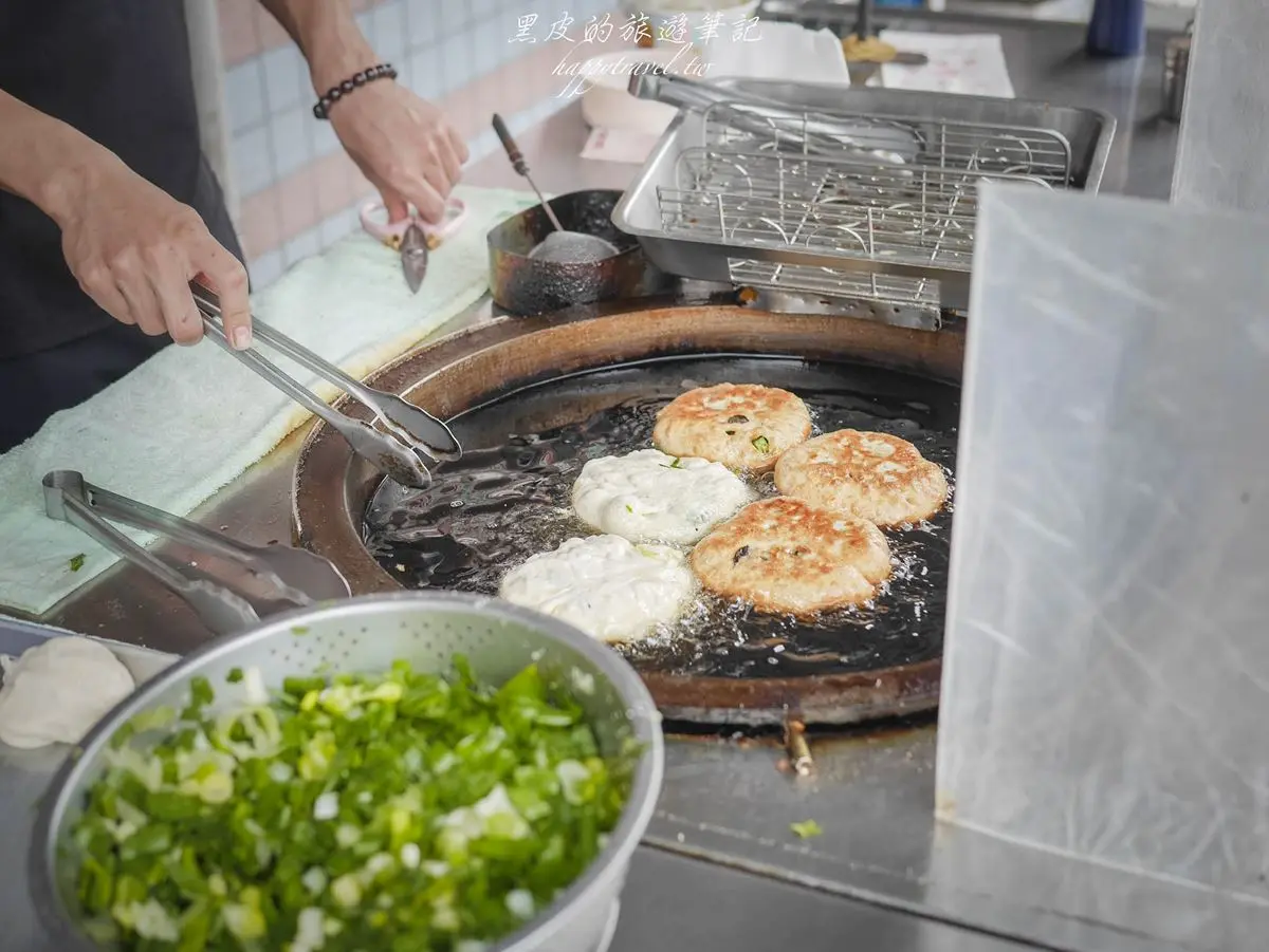 宜蘭人激推!高CP值6銅板美食:手掌大蔬菜餅15元、幽靈油飯、內行狂買20份 宜蘭人激推!高CP值6銅板美食:手掌大蔬菜餅15元、幽靈油飯、內行狂買20份