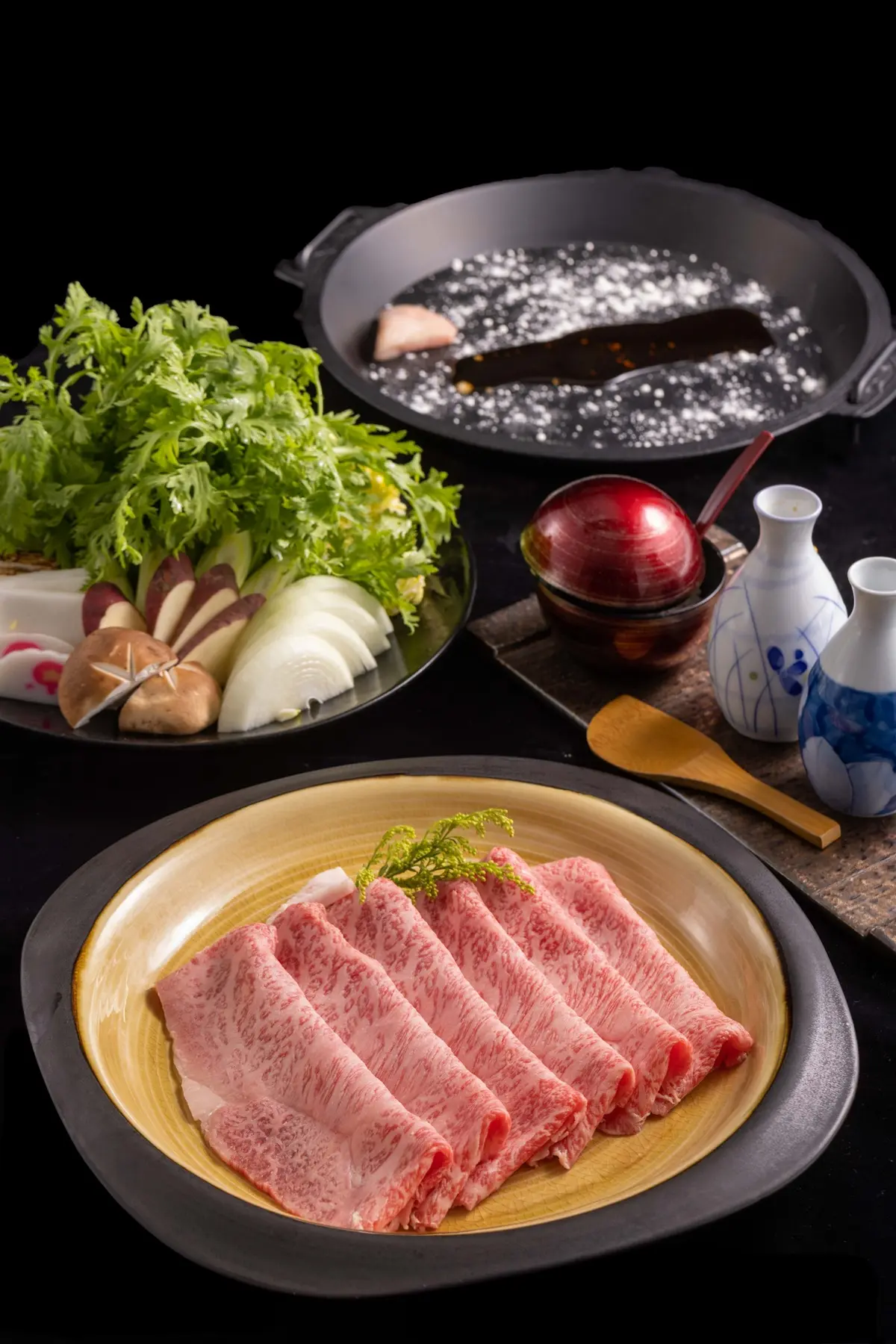 刷爆社群！超狂「全雞涮涮鍋」、燒肉店有「撞球間」，2023必打卡８家新開店