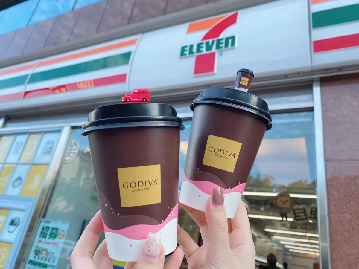 超商跨年車車出動！7-11「行動購物車」喝超夯熱巧克力，OK專車嗑蛋塔、買福袋