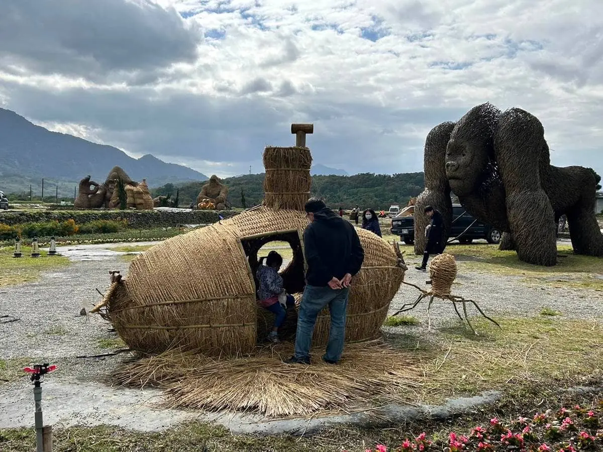 巨萌河豚、小丑魚出沒花蓮！「2023稻草藝術季」開跑，還有大型金剛加碼回歸