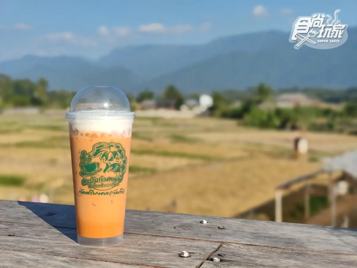 寺廟界的迪士尼！彩虹紙傘、戀愛造景，泰國網美廟還藏有「景觀咖啡館」
