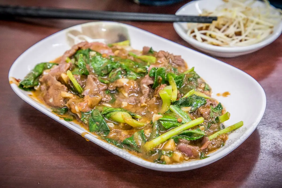 肉燥飯無限吃到飽！大碗公「溫體牛肉湯」只要100元，CP值超高台南人都推爆