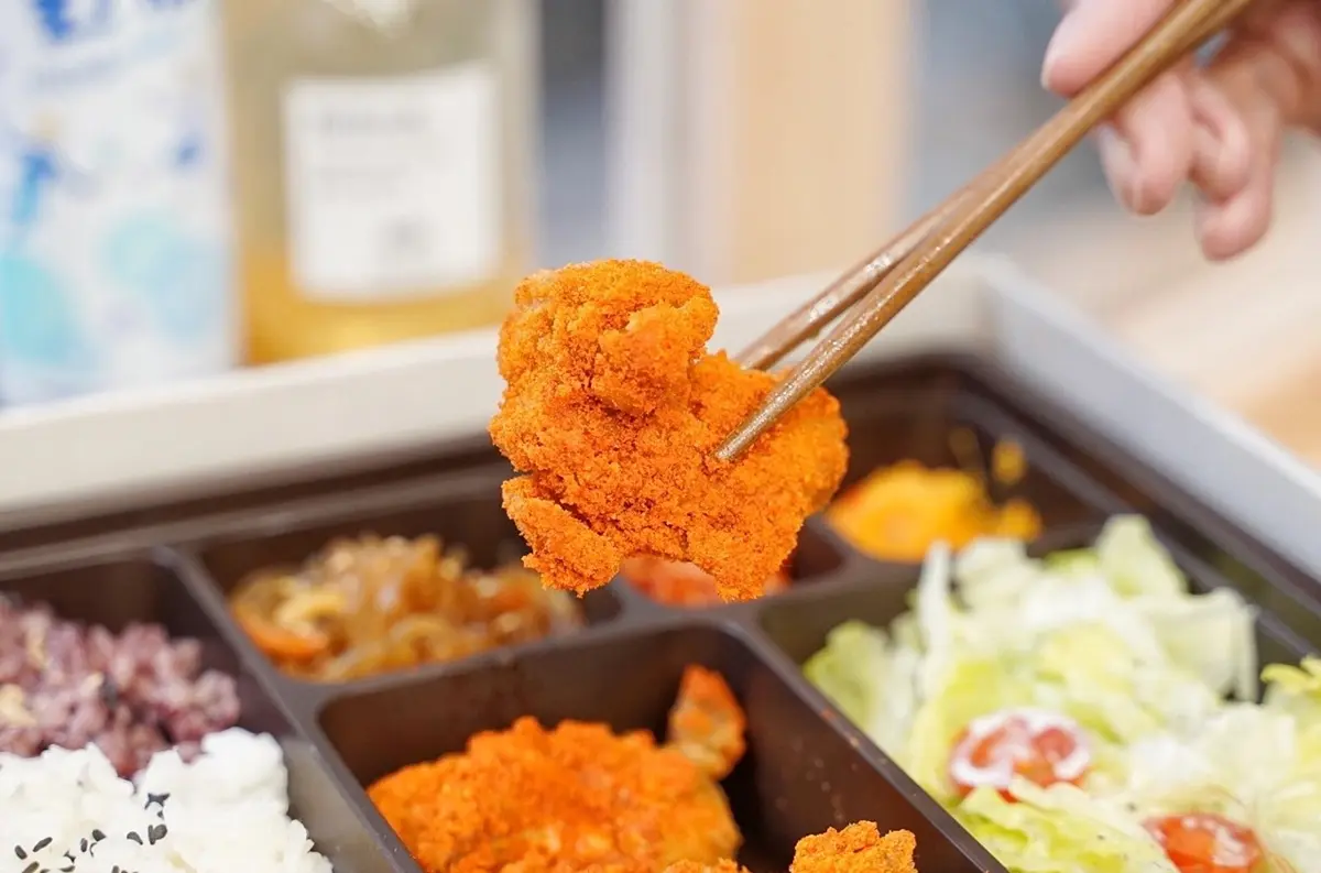 【新開店】九宮格落伍啦！韓國歐巴「11宮格餐盒」夯翻IG，３個月狂賣１座101
