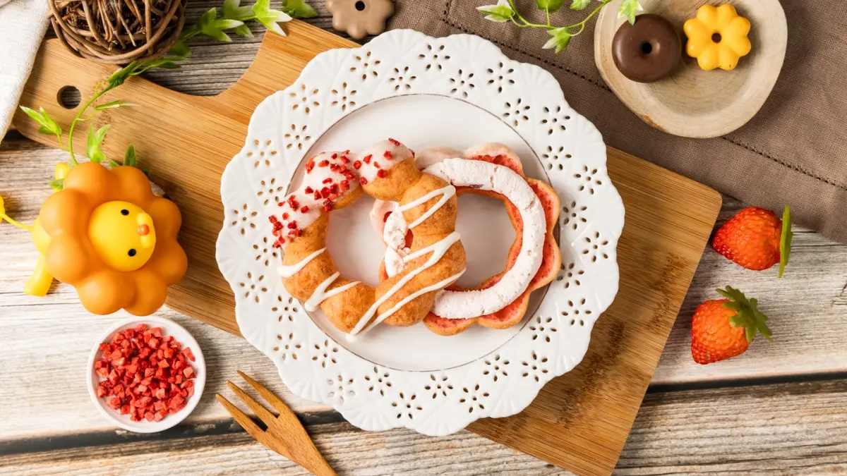 買６送３又來了！Mister Donut草莓季，必吃北海道乳酪歐菲塔、草莓波堤