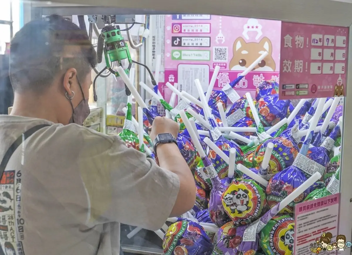 媲美好市多「夾娃娃機樂園」!零食、玩具通通「銅板價」夾到,150台任你夾 媲美好市多「夾娃娃機樂園」!零食、玩具通通「銅板價」夾到,150台任你夾