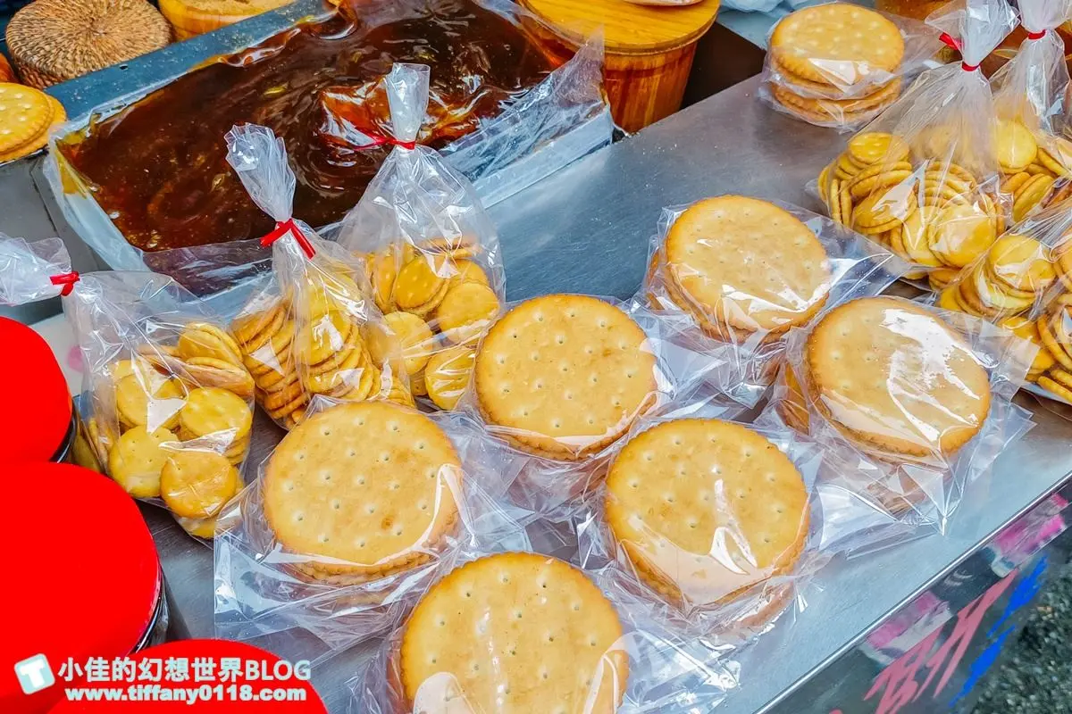 記憶中的古早味！老攤「現拉麥芽糖」過程超療癒，獨門花生粉＋梅粉一吃上癮