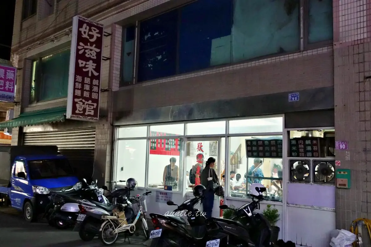 想當蛤蜊富翁快衝！中壢「高CP值海鮮麵」100元就能吃，爆量蛤蜊堆成山超吸睛