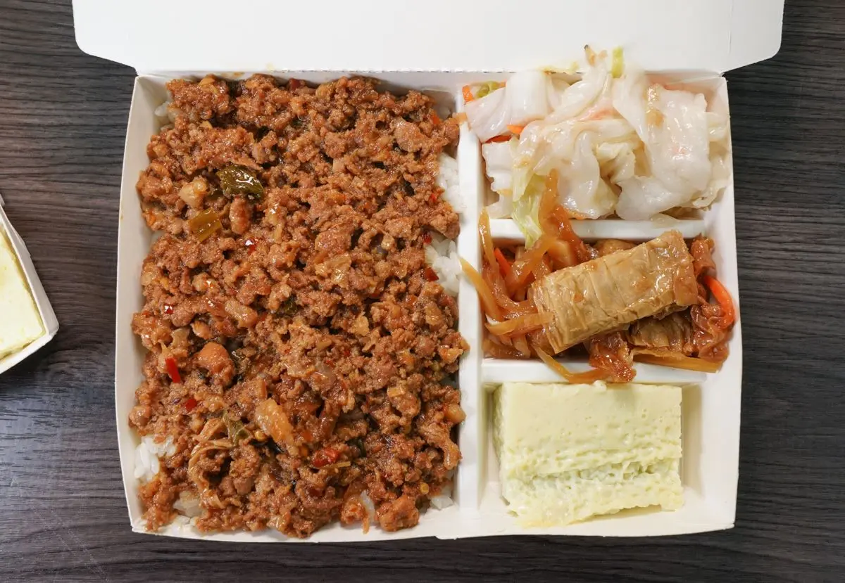 大雞腿+燒肉雙拼僅100元!爽嗑巨無霸雞腿CP值爆表,鋪爆量燒肉滿到看不見飯 大雞腿+燒肉雙拼僅100元!爽嗑巨無霸雞腿CP值爆表,鋪爆量燒肉滿到看不見飯