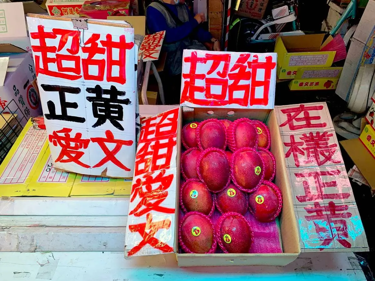 全世界只有台灣人這樣做！傳統市場４種「超狂擺攤法」，讓你路過１次就想買