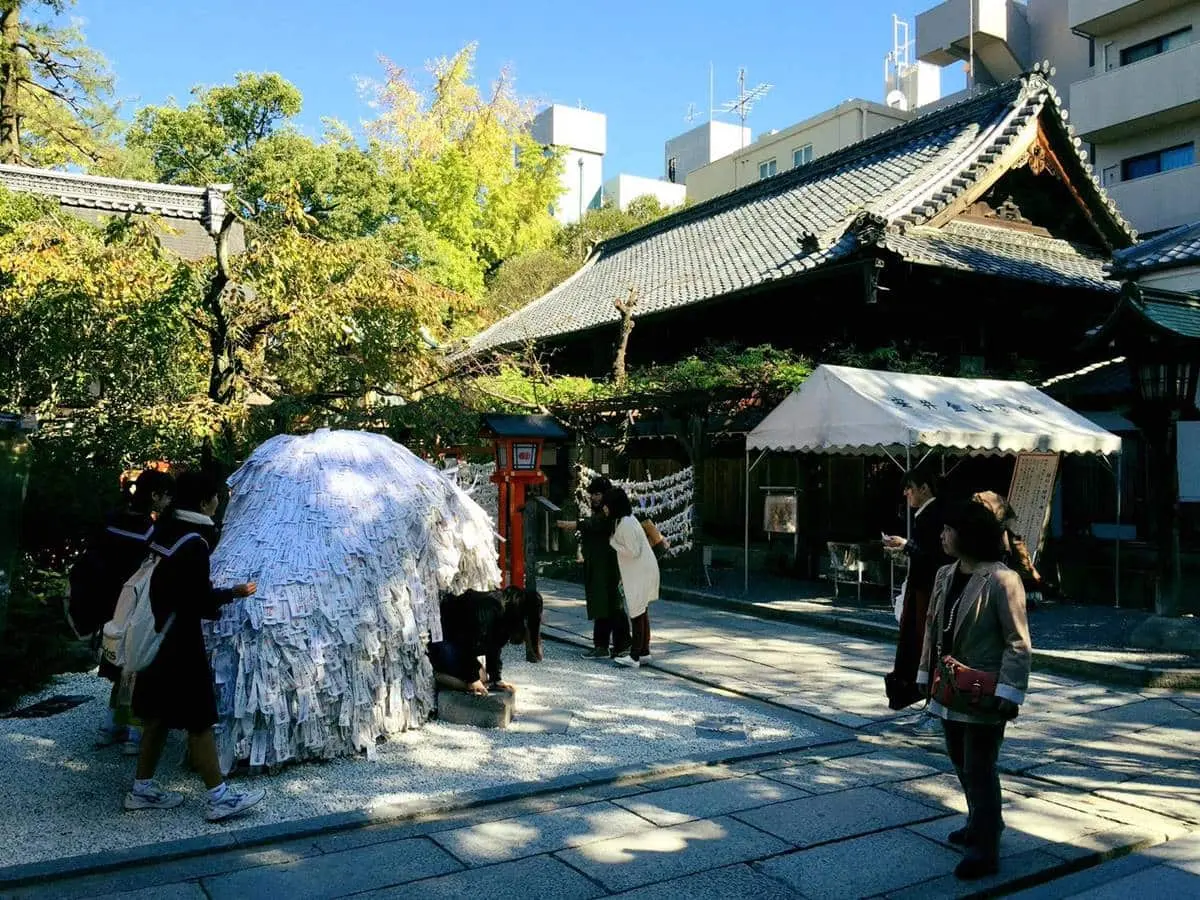 小人走開！日本「斬惡緣神社」超夯，繪馬怨念深：老公跟小三分手、主管調走