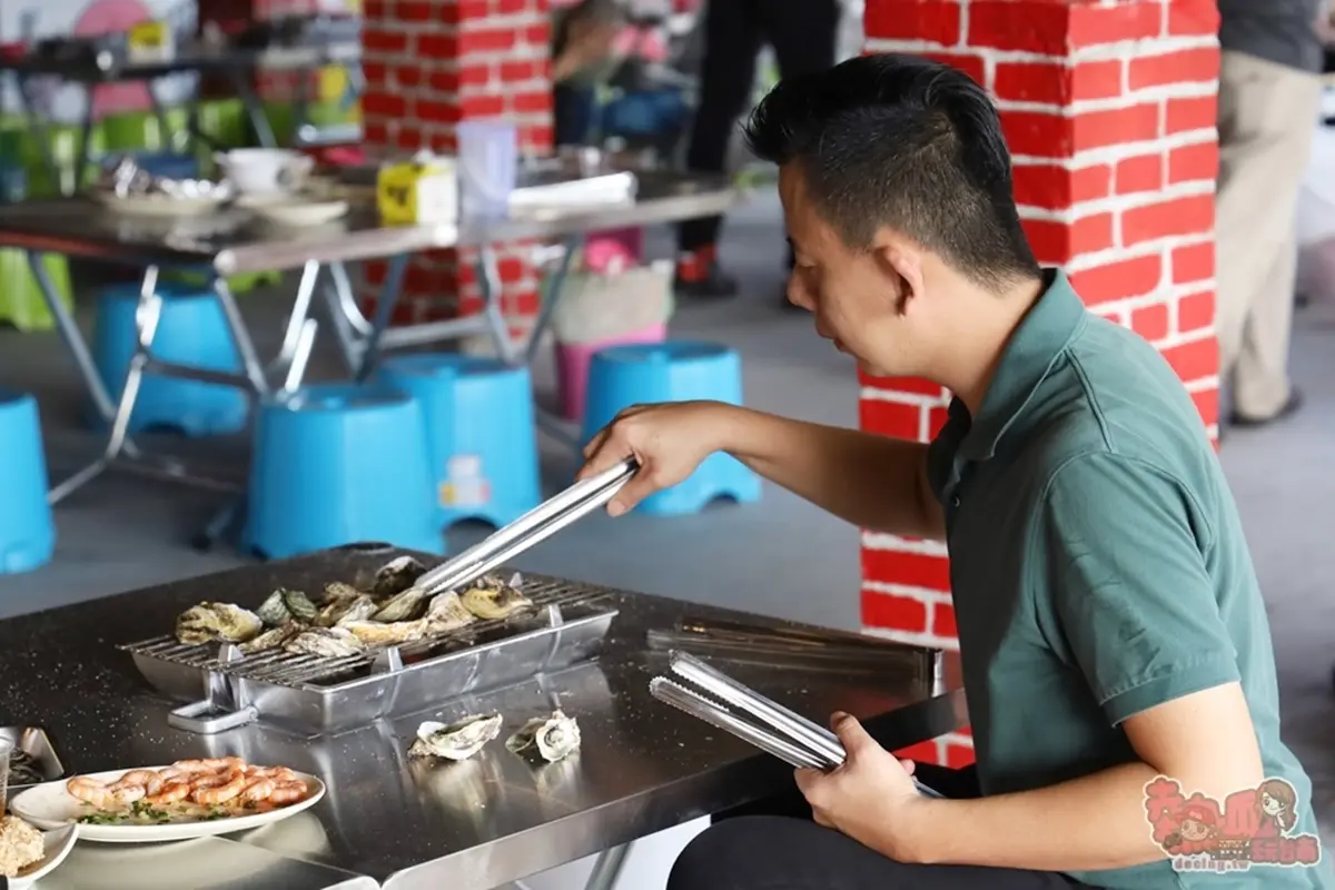 【新開店】200元嗑到痛風!台南「烤蚵吃到飽」限時優惠整單9折,海鮮控吃爆 【新開店】200元嗑到痛風!台南「烤蚵吃到飽」限時優惠整單9折,海鮮控吃爆