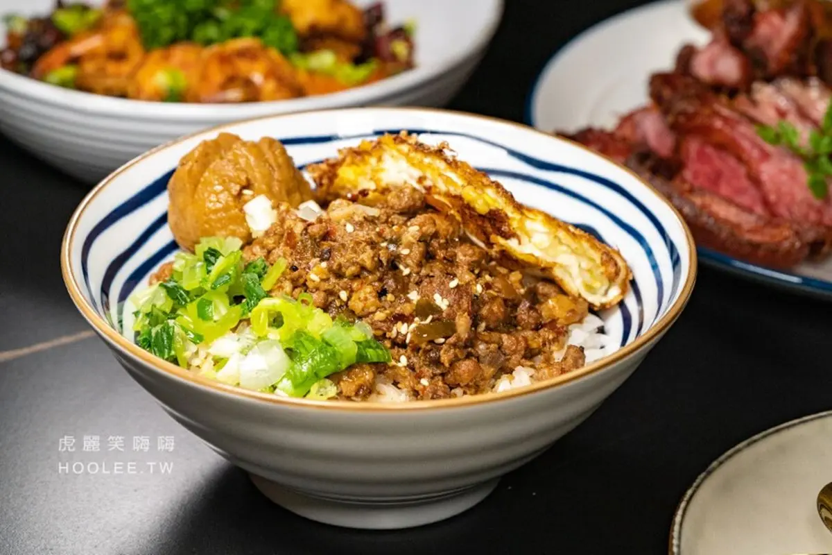 街頭驚見超大金庫!高雄神祕「麻辣肉燥飯」藏身密道餐廳,按密碼才能進入 街頭驚見超大金庫!高雄神祕「麻辣肉燥飯」藏身密道餐廳,按密碼才能進入