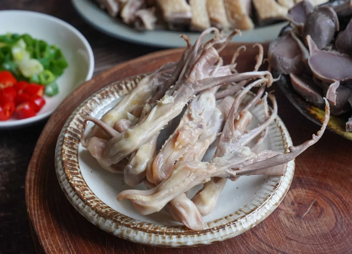高雄燈會順吃！蓮池潭周邊６必嘗：秒殺窯烤酥餅、爆漿炮蛋蔥油餅、15元肉圓