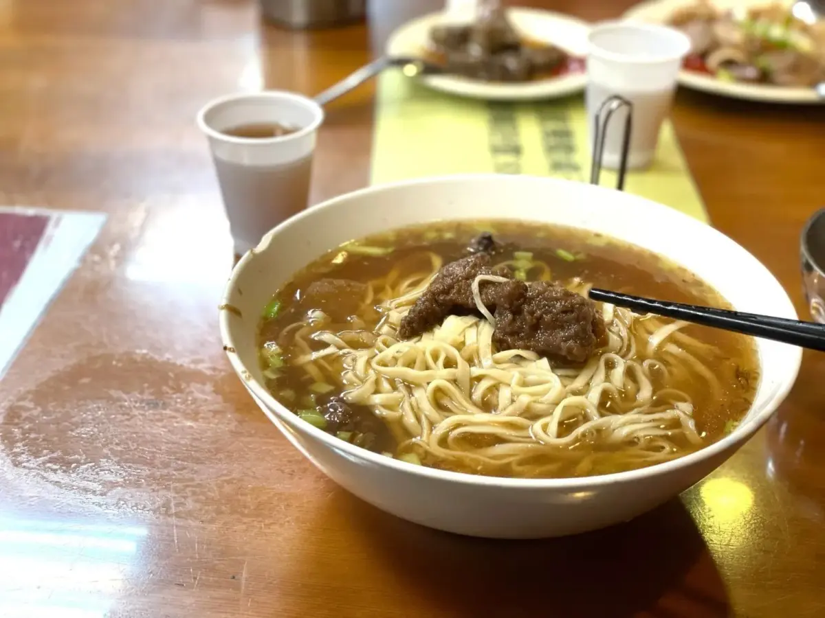 嘉義賞梅快筆記！梅山周邊６家好評美食：總統府指定茶葉蛋、75元吸爆羊大骨