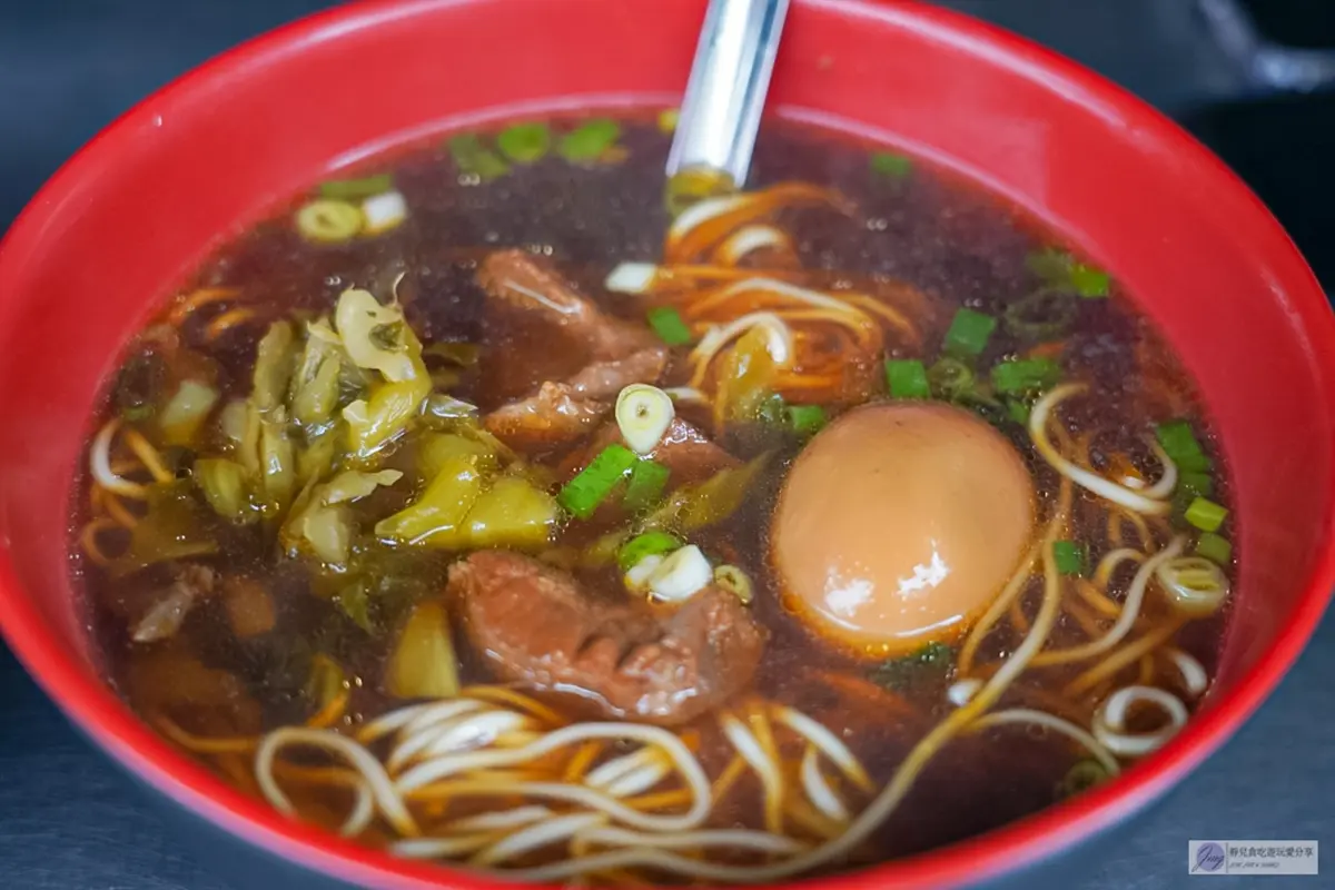 老闆根本做功德！新竹「70元牛肉麵」每日限量賣完打烊，在地人天亮搶排隊