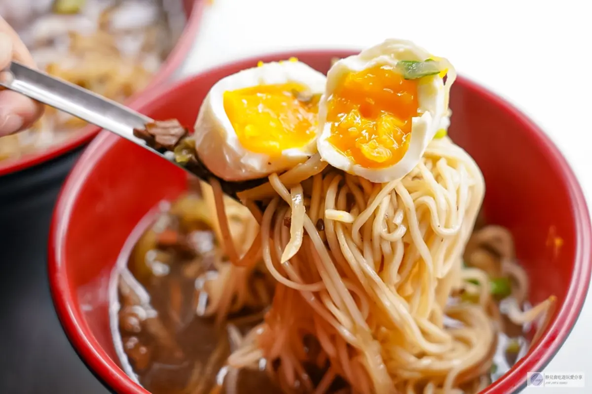 老闆根本做功德！新竹「70元牛肉麵」每日限量賣完打烊，在地人天亮搶排隊