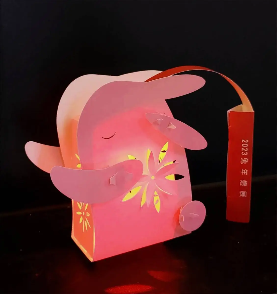 ４公尺巨型兔兔現身！信義區燈展超過200場聲光秀，還能免費拿兔年小提燈