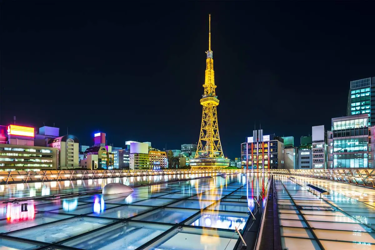 東京鐵塔都市傳說！情侶目擊「熄燈瞬間」感情不散，日人跪求「施工也照舊」