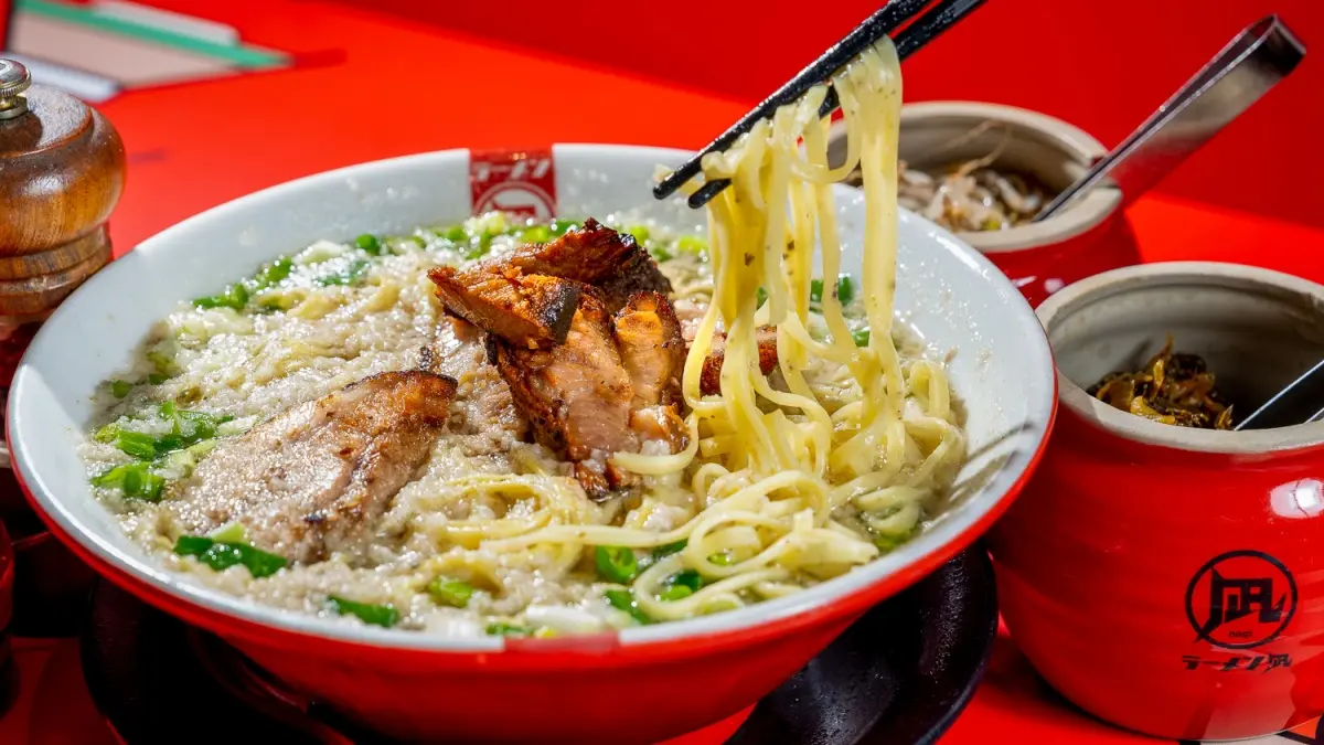 這碗太狠了！ラーメン凪「蚵仔煎王拉麵」海味炸裂，飽滿鮮蚵＋牡蠣湯限量開吃