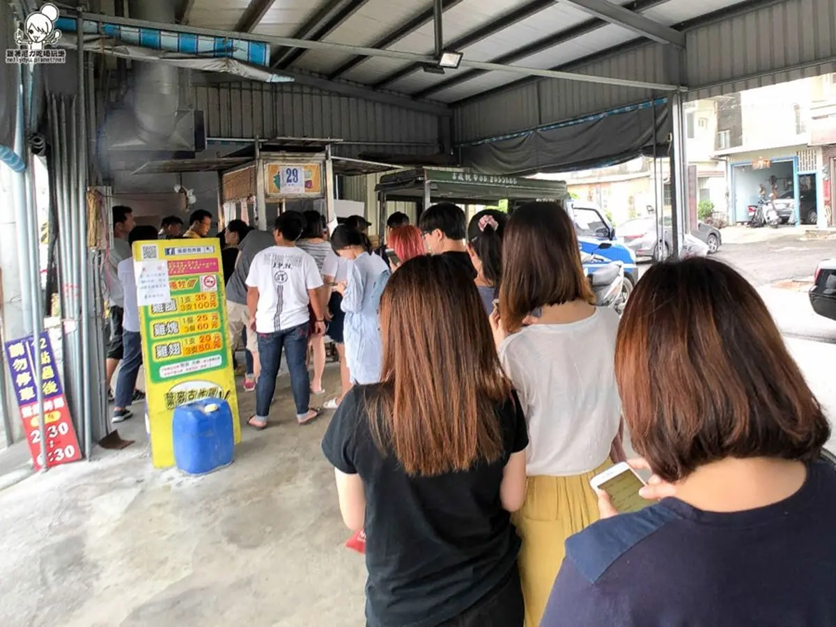 台南鄉親排隊瘋搶！鐵皮屋藏「秒殺中藥炸雞」，每天只賣４小時晚來吃不到