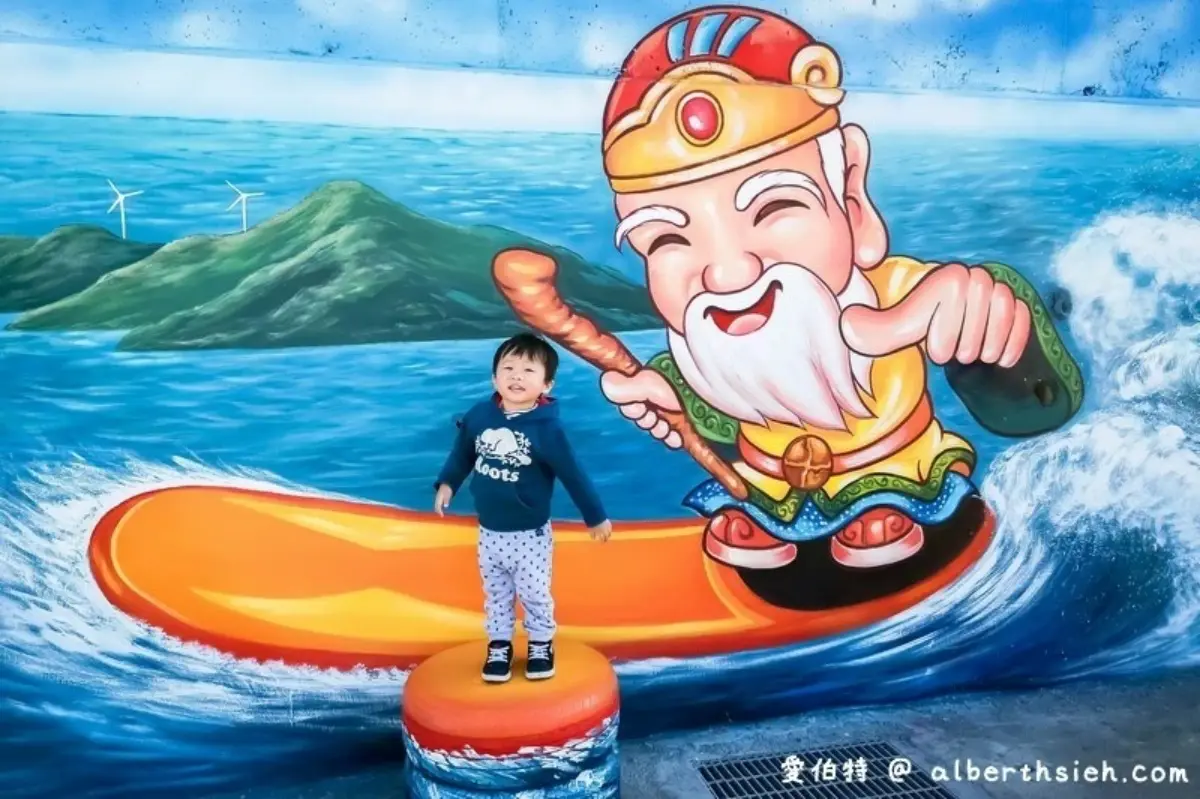擲筊送「招財金雞母」!打卡全台最Q土地公廟,天降金蛋、彩繪牆通通超好拍 擲筊送「招財金雞母」!打卡全台最Q土地公廟,天降金蛋、彩繪牆通通超好拍