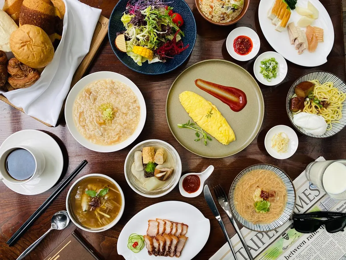 比早午餐店便宜!飯店吃到飽買一送一每人330元,還有4人優惠50道餐點可吃 比早午餐店便宜!飯店吃到飽買一送一每人330元,還有4人優惠50道餐點可吃