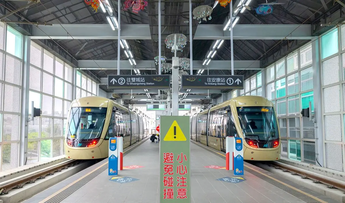 免費搭輕軌玩新店！順吃順遊５熱點＋乘車攻略：老店當歸羊肉、公園賞粉櫻