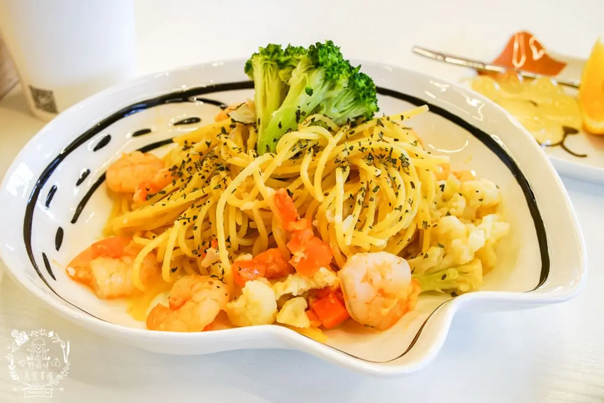 吸貓天堂快朝聖！雙北７間貓咪咖啡廳：50隻喵星人、貓主子餵食秀、餐桌陪吃