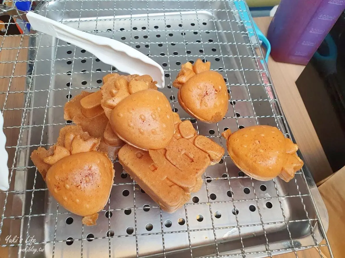 草莓控嗨翻！超Ｑ「大湖草莓雞蛋糕」僅這裡吃得到，一咬爆漿再沾奶油超邪惡