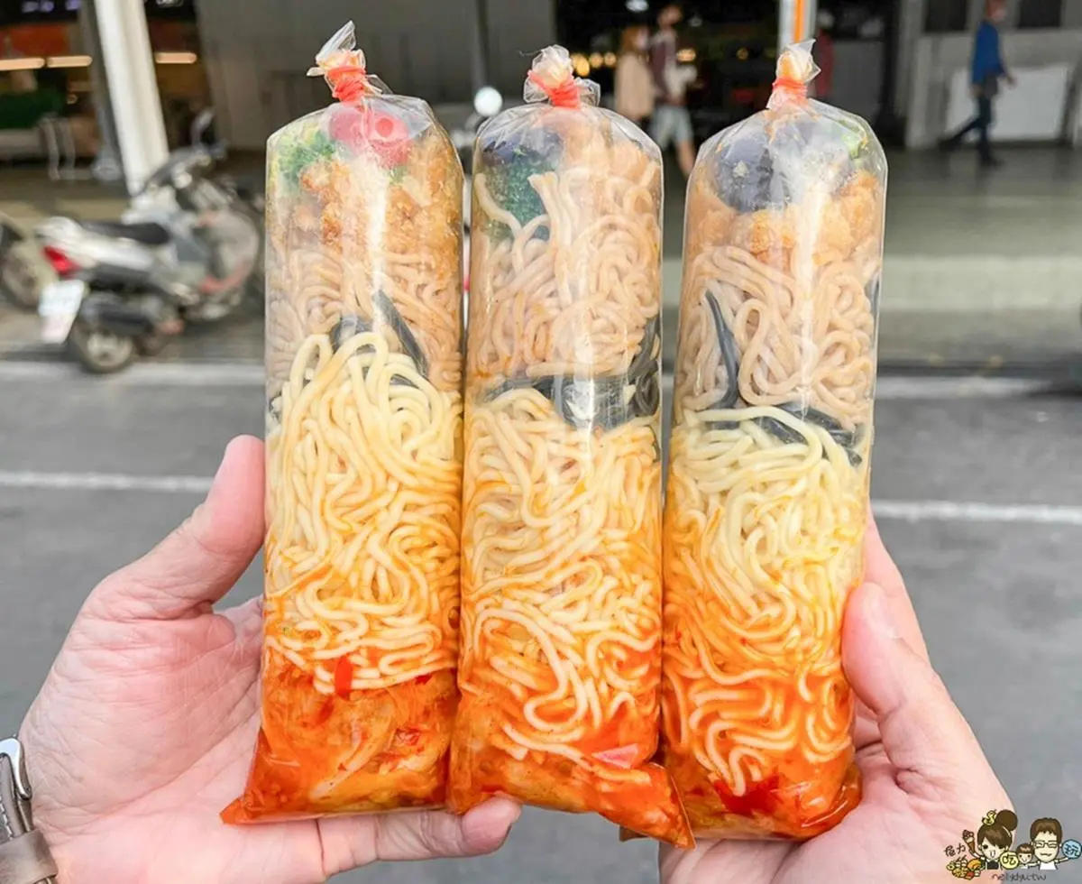 占地萬坪稱霸高雄!「自由黃昏市場」7必吃:夯爆IG長條泡菜麵、蒜香爆漿包 占地萬坪稱霸高雄!「自由黃昏市場」7必吃:夯爆IG長條泡菜麵、蒜香爆漿包