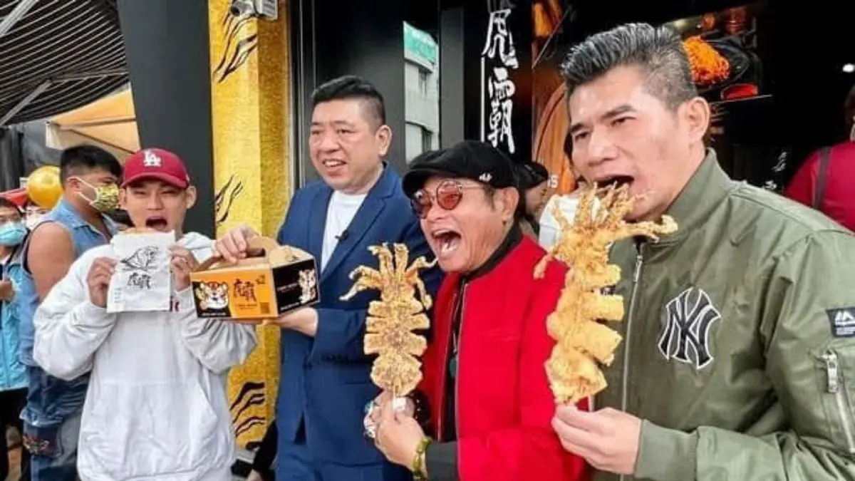 NO哥請你吃雞排！超狂「銷魂雞排＋35cm巨無霸大魷魚」，衝高雄開嗑買一送一