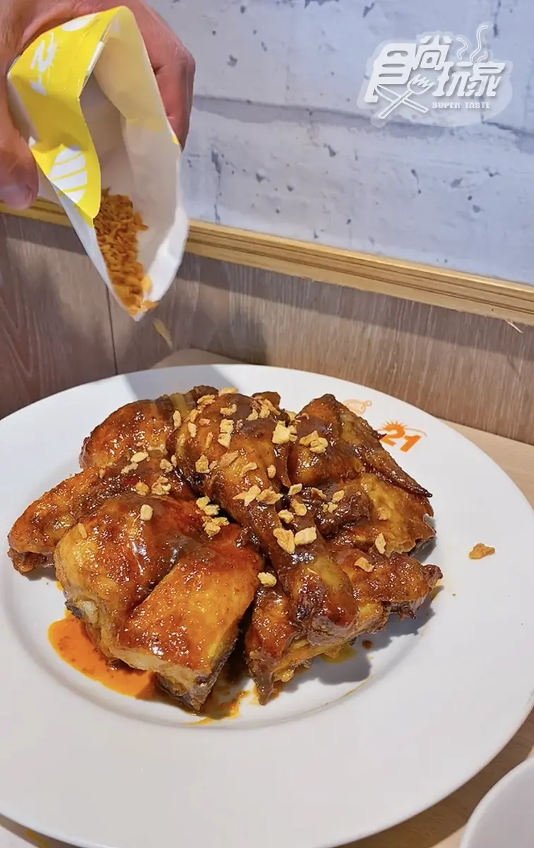 21世紀最新「避風塘炸烤雞」!爽吃滿滿蒜酥裹雞腿、超特別「避風塘蘿蔔糕」 21世紀最新「避風塘炸烤雞」!爽吃滿滿蒜酥裹雞腿、超特別「避風塘蘿蔔糕」