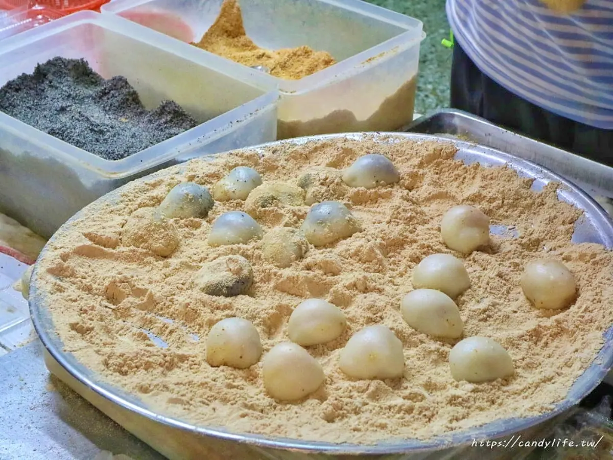 市場內ㄟ古早味!台中第五市場6銅板美食:內行1次買10碗、66年爆餡麻糬 市場內ㄟ古早味!台中第五市場6銅板美食:內行1次買10碗、66年爆餡麻糬