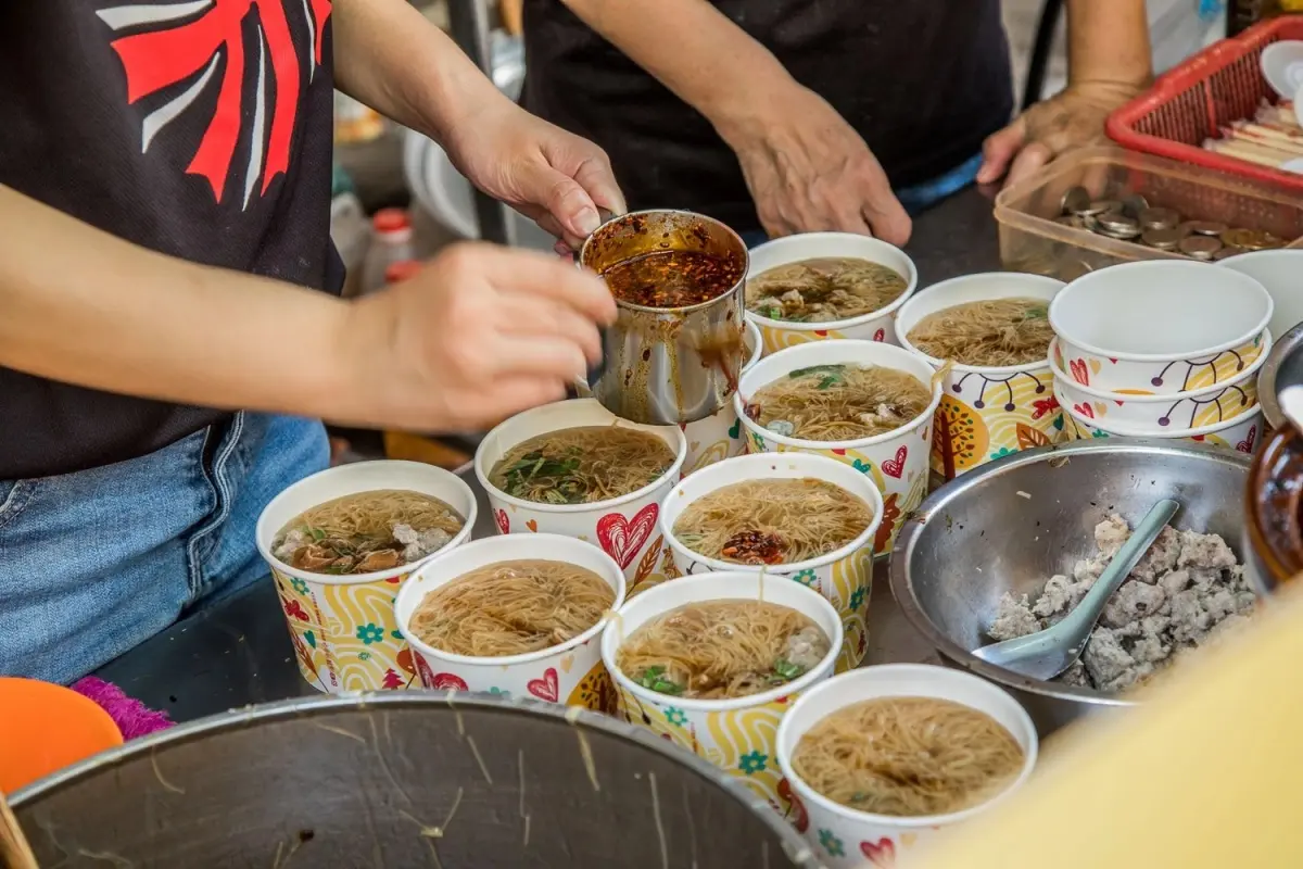 市場內ㄟ古早味!台中第五市場6銅板美食:內行1次買10碗、66年爆餡麻糬 市場內ㄟ古早味!台中第五市場6銅板美食:內行1次買10碗、66年爆餡麻糬