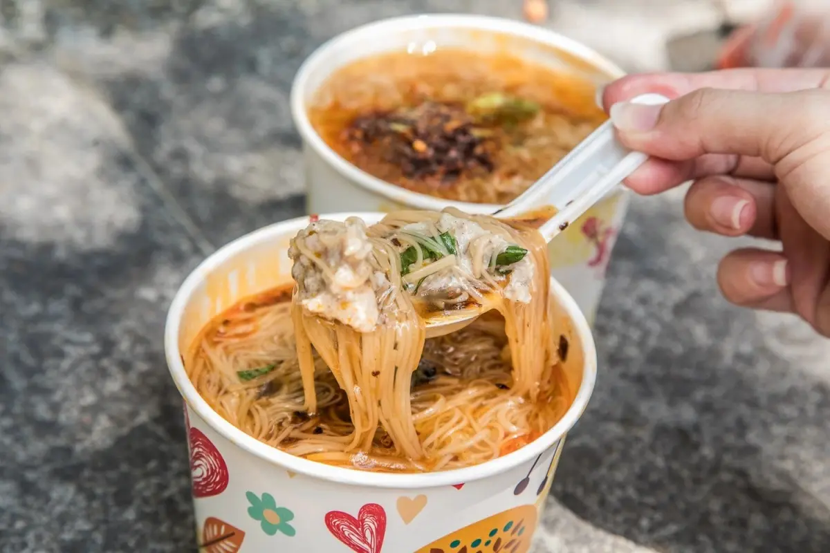 市場內ㄟ古早味!台中第五市場6銅板美食:內行1次買10碗、66年爆餡麻糬 市場內ㄟ古早味!台中第五市場6銅板美食:內行1次買10碗、66年爆餡麻糬