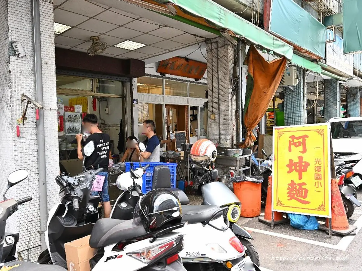 台中人不能沒吃過！「50年老麵店」連續３年入選必比登，料多又大碗CP值超高