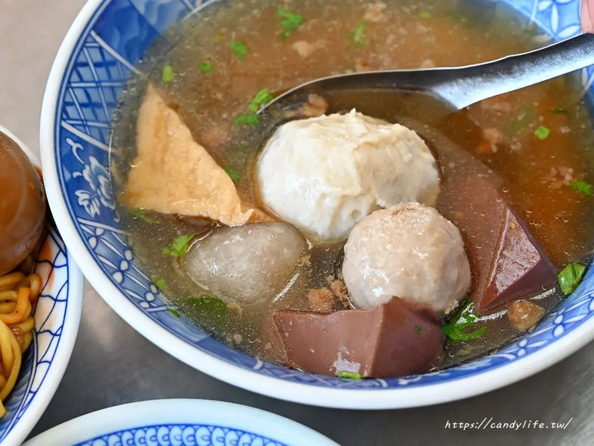 台中人不能沒吃過！「50年老麵店」連續３年入選必比登，料多又大碗CP值超高