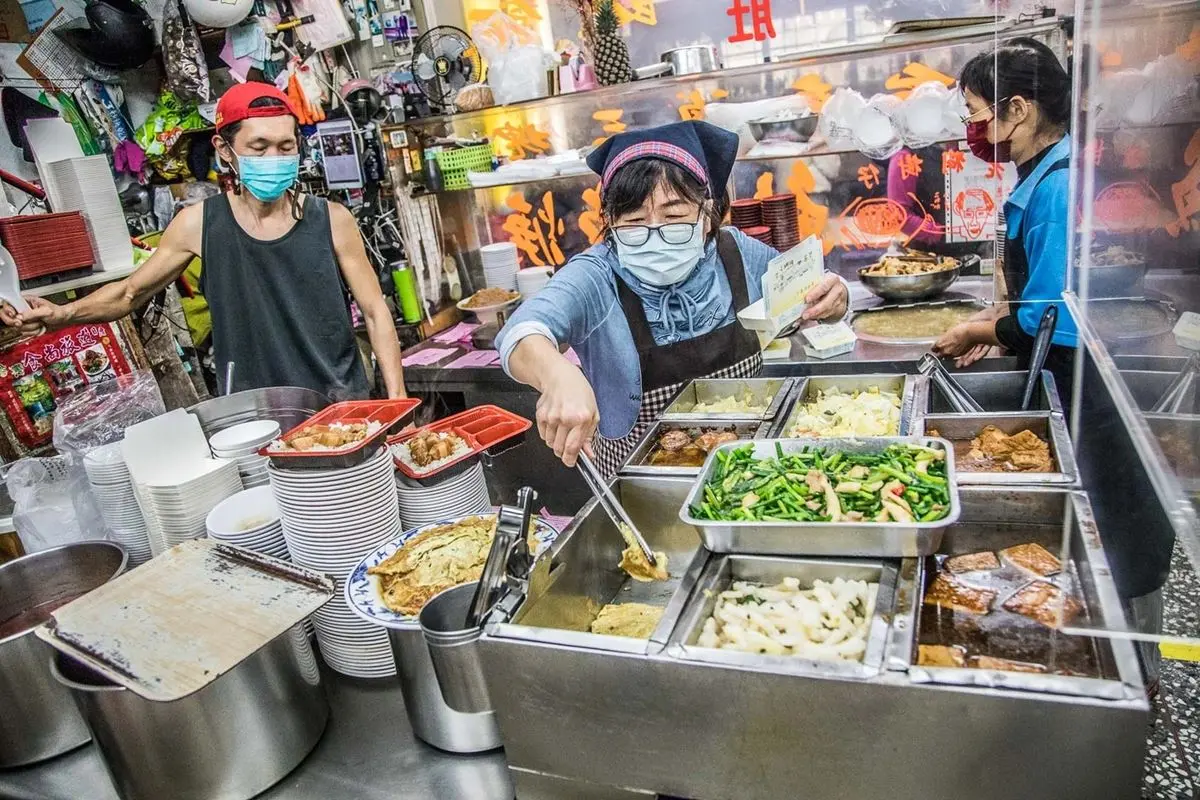 台北最強宵夜場！北投排隊「五花肉飯」好評破3000則，平假日都爆滿到凌晨