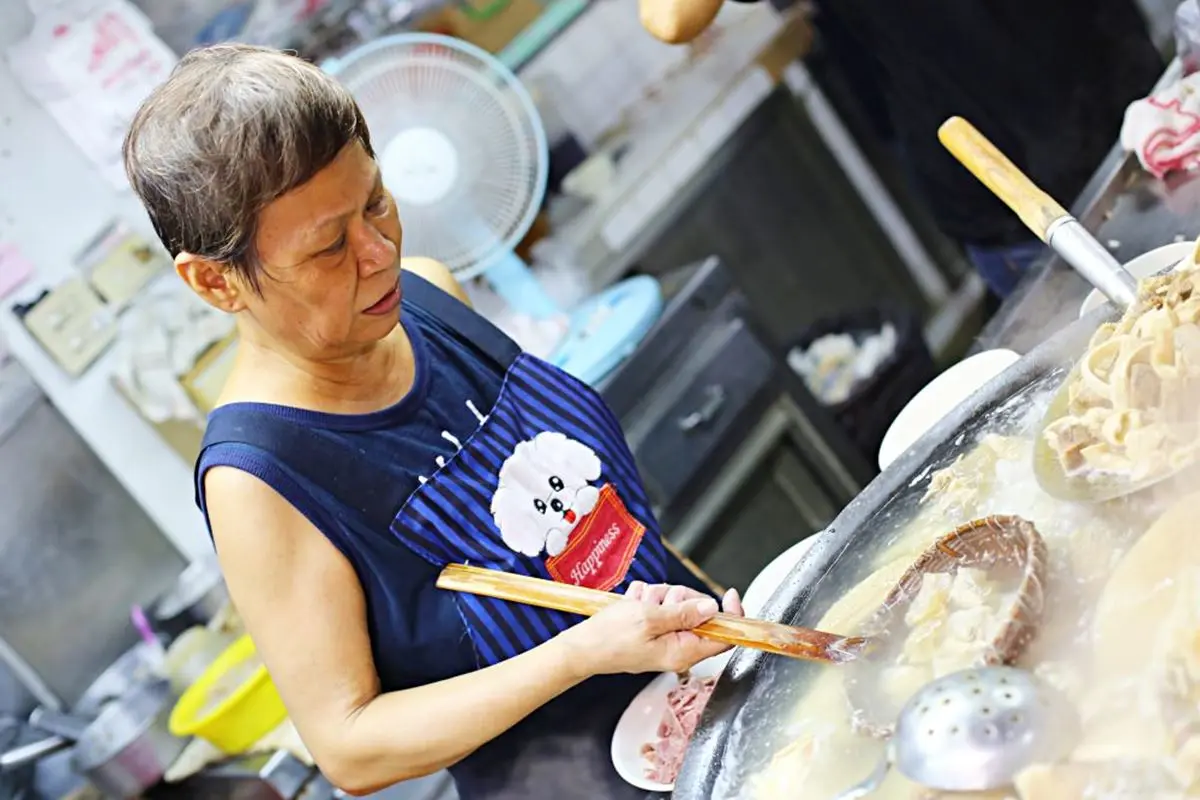 無限加湯喝到飽！祖傳四代「百年牛雜湯」整碗都是料，只賣早餐晚來吃不到
