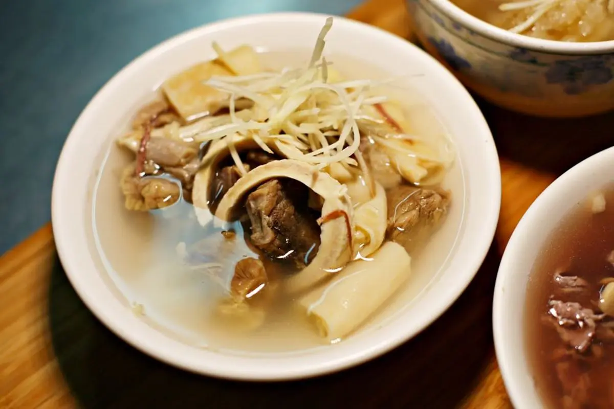 無限加湯喝到飽！祖傳四代「百年牛雜湯」整碗都是料，只賣早餐晚來吃不到