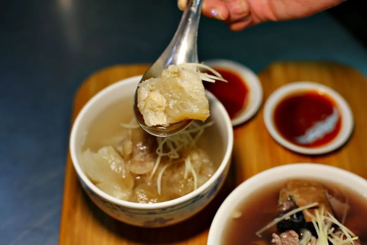 無限加湯喝到飽！祖傳四代「百年牛雜湯」整碗都是料，只賣早餐晚來吃不到