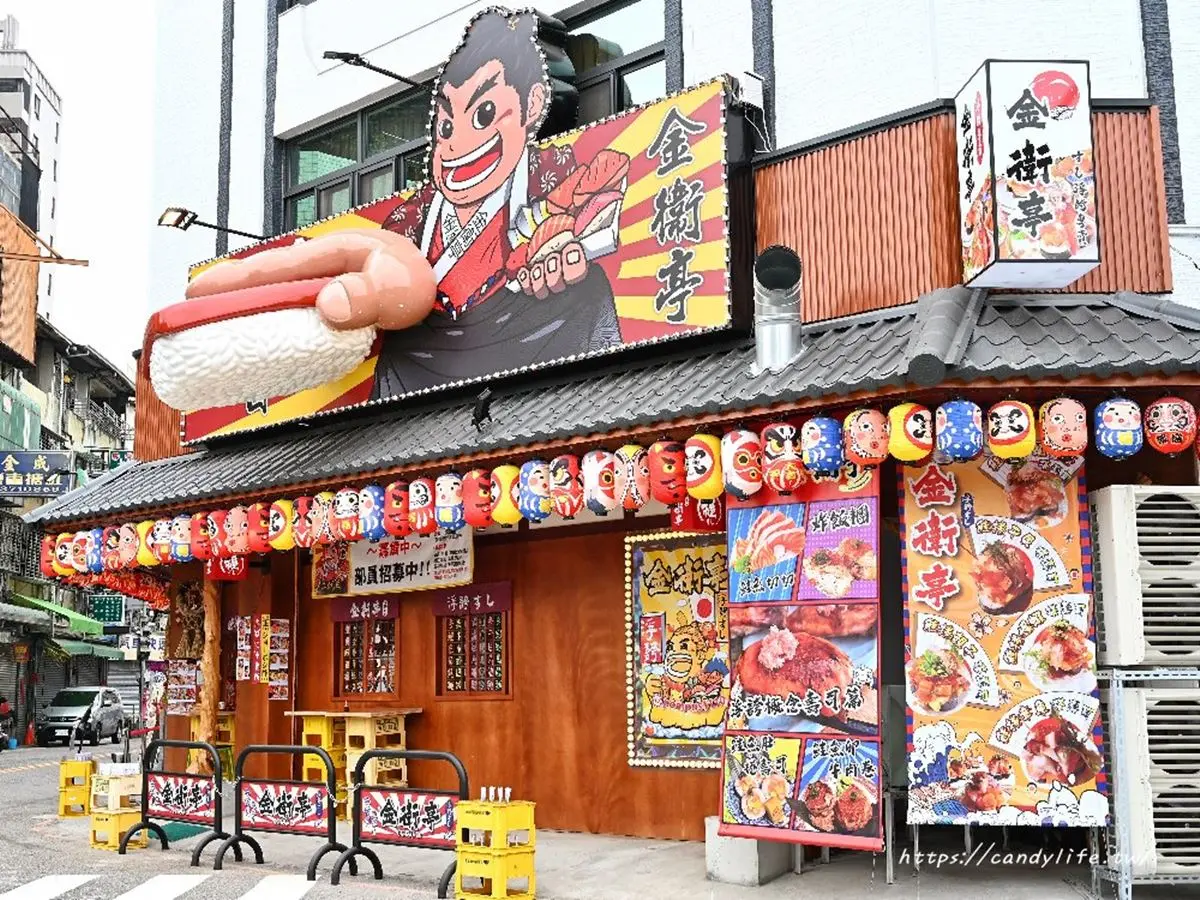 秒飛日本吃壽司！台中最夯「浮誇壽司」超狂給料不手軟，厚切鮭魚一口塞不下