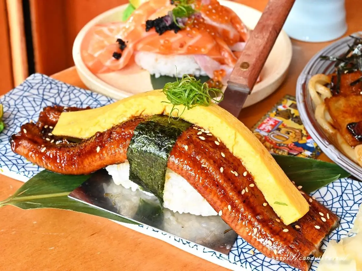 秒飛日本吃壽司！台中最夯「浮誇壽司」超狂給料不手軟，厚切鮭魚一口塞不下