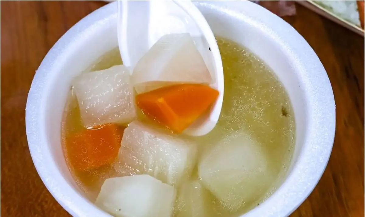 120元爽吃「五星飯店櫻桃鴨」！霸氣燒臘便當藏身新北，油亮鴨腿皮脆又肥美
